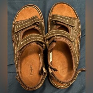 Men’s Propet brown leather sandals. Size 9 XX (5E) for extra wide feet. EUC